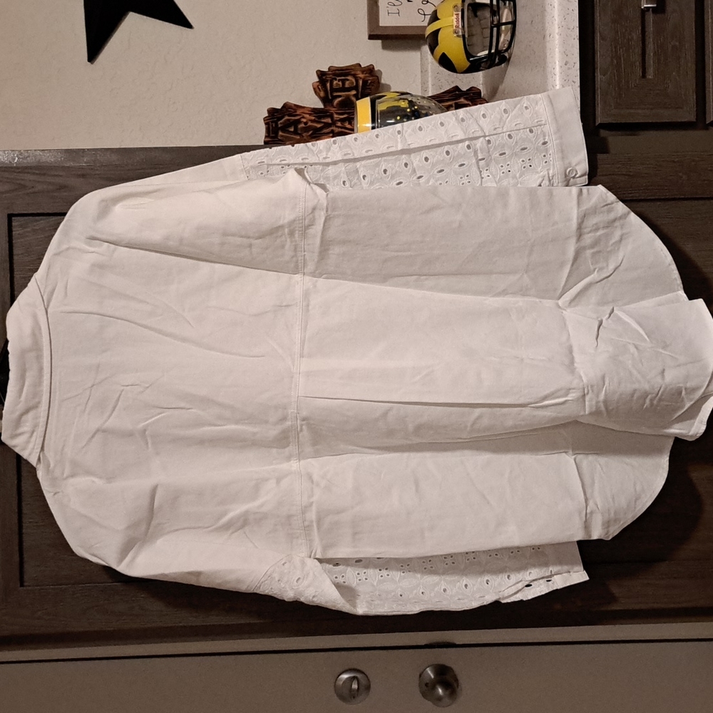 New White Eyelet Detail Oversize Shirt - Picture 12 of 12